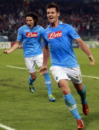 他73岁全马254创纪录 年跑量4000公里！.